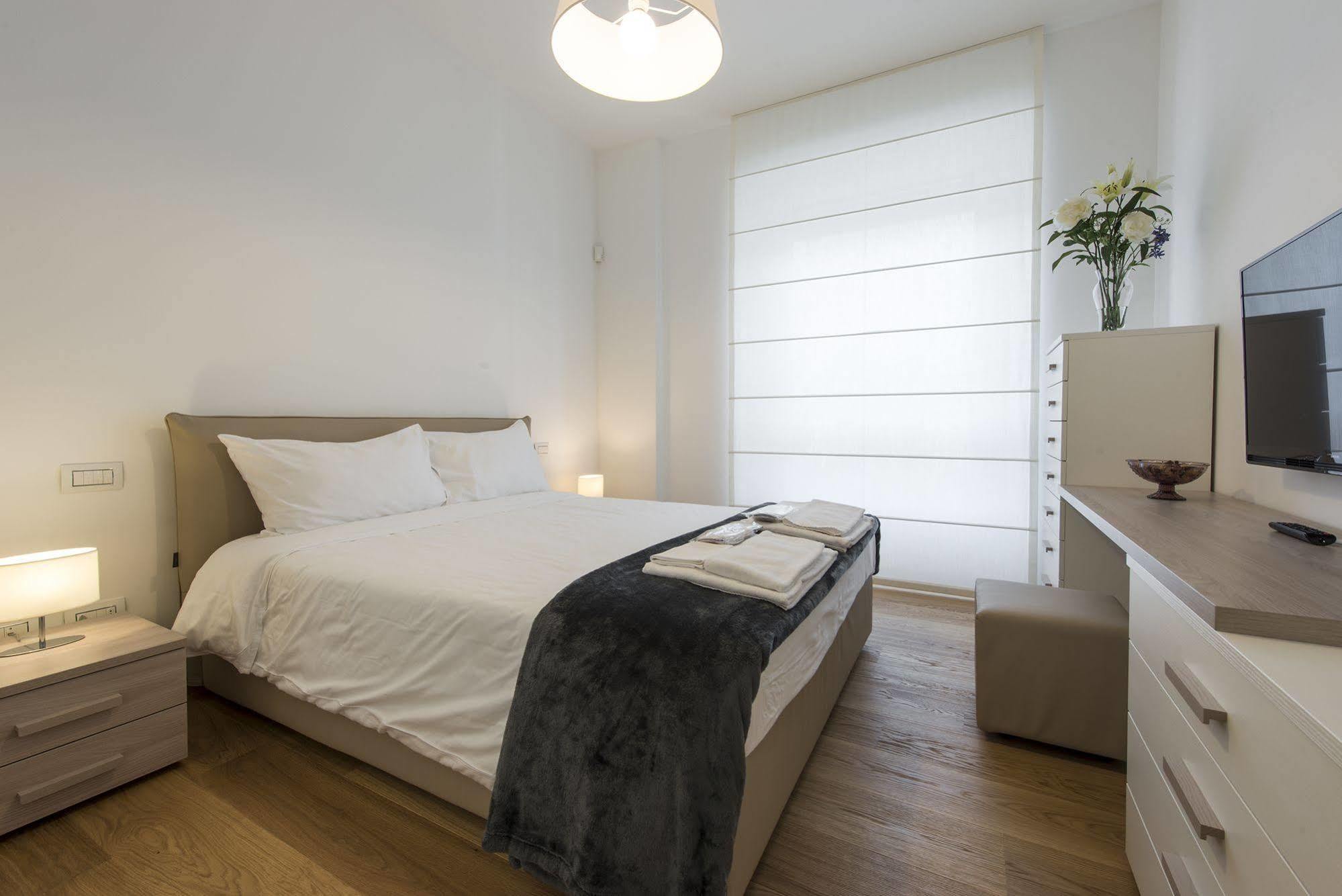 Milan Royal Suites Bagian luar foto
