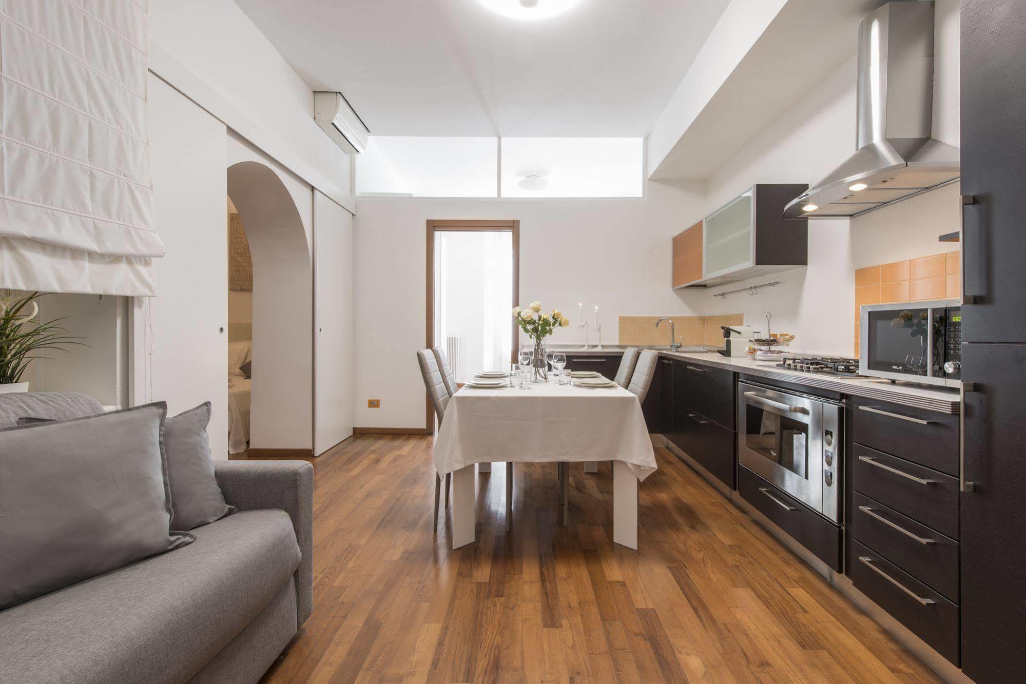 Milan Royal Suites Bagian luar foto