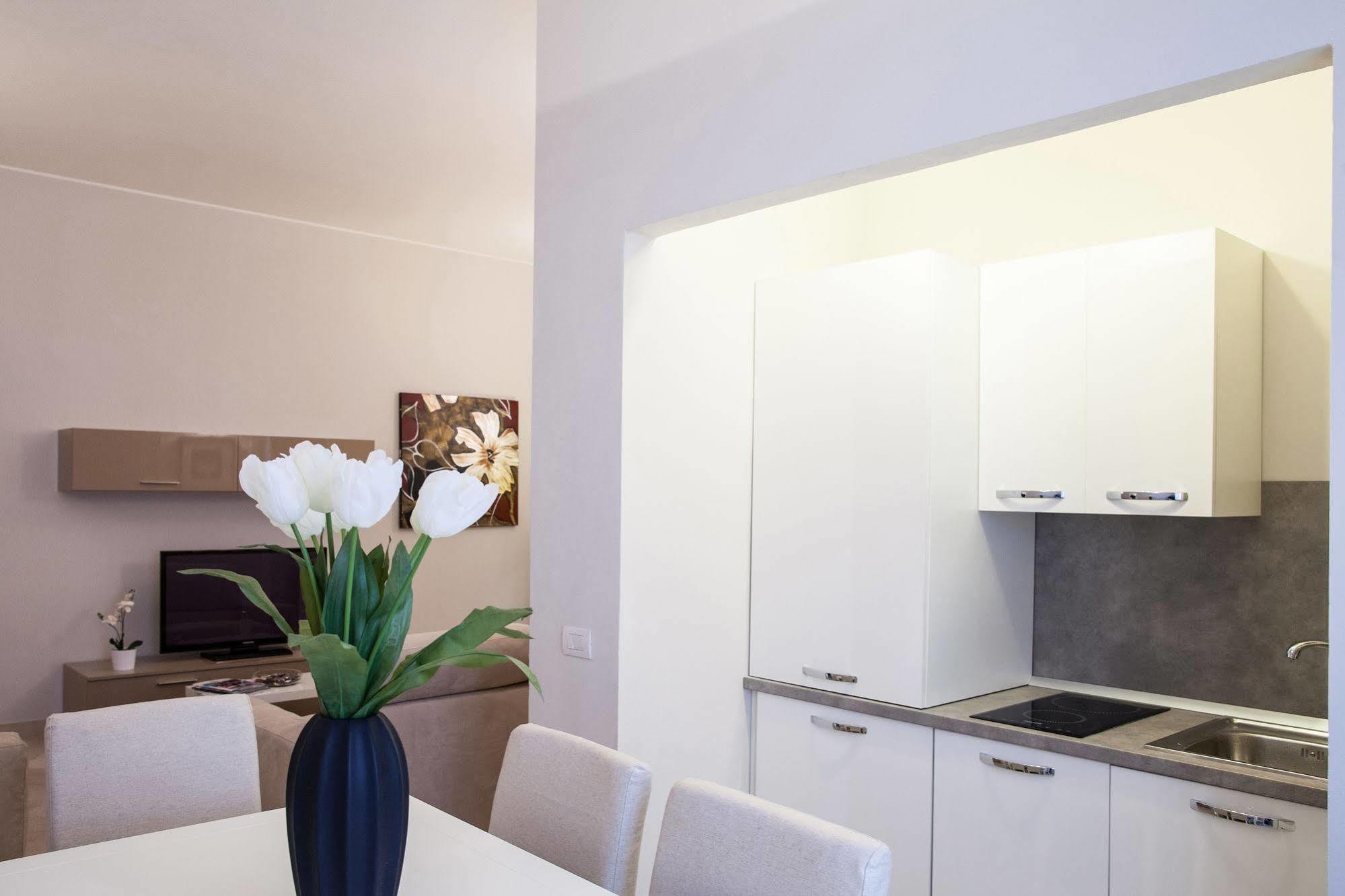 Milan Royal Suites Bagian luar foto
