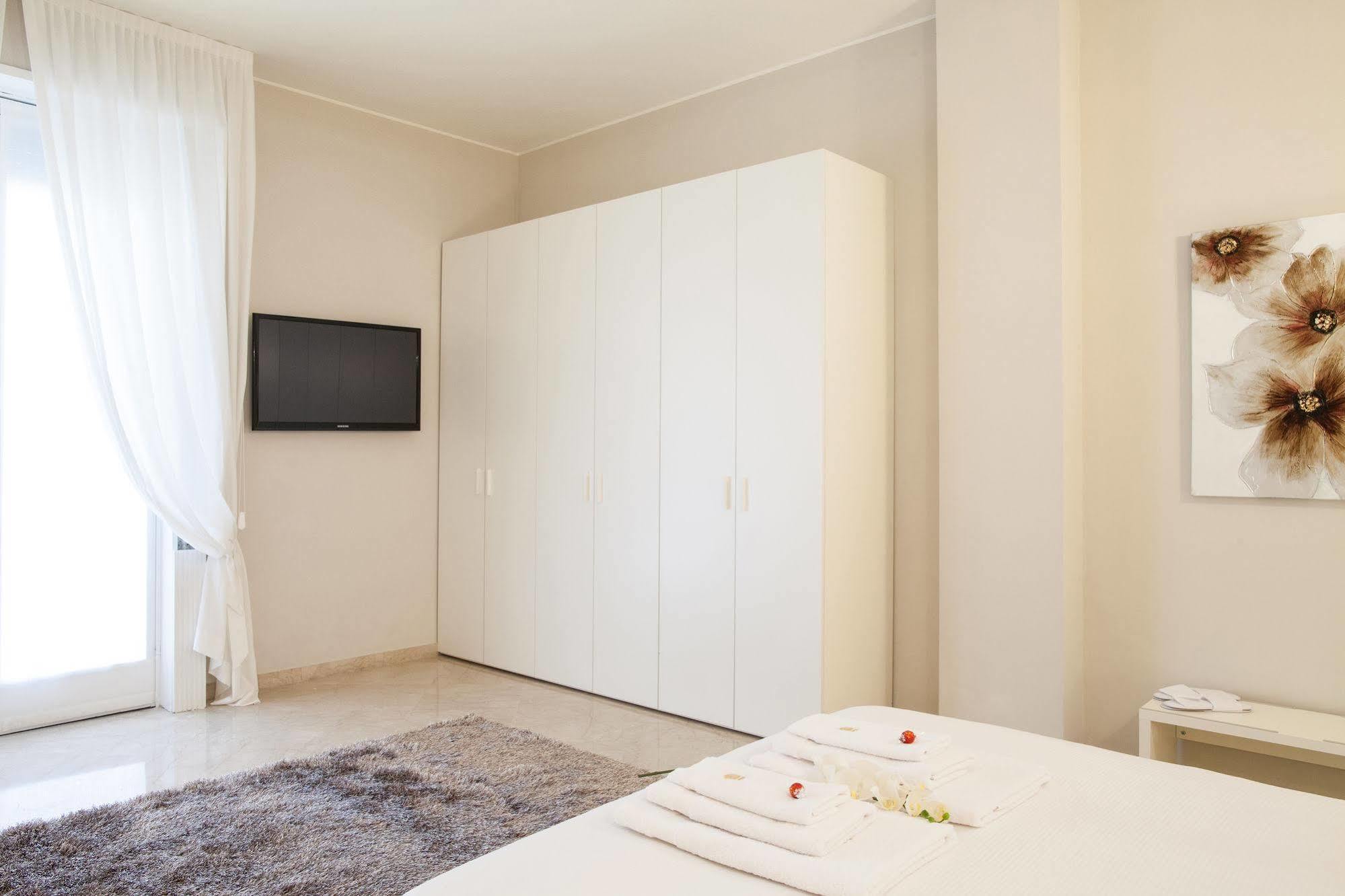 Milan Royal Suites Bagian luar foto