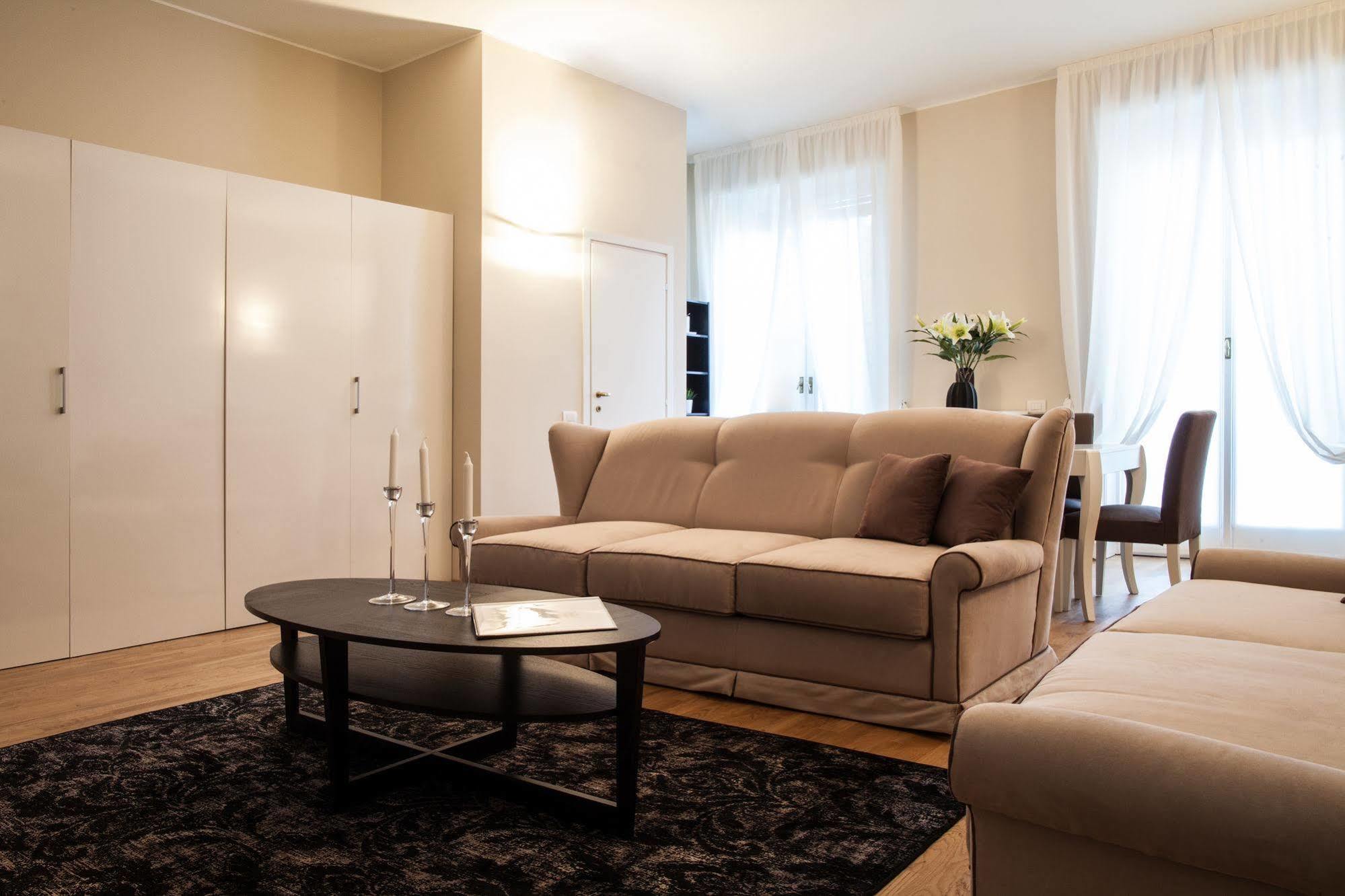 Milan Royal Suites Bagian luar foto