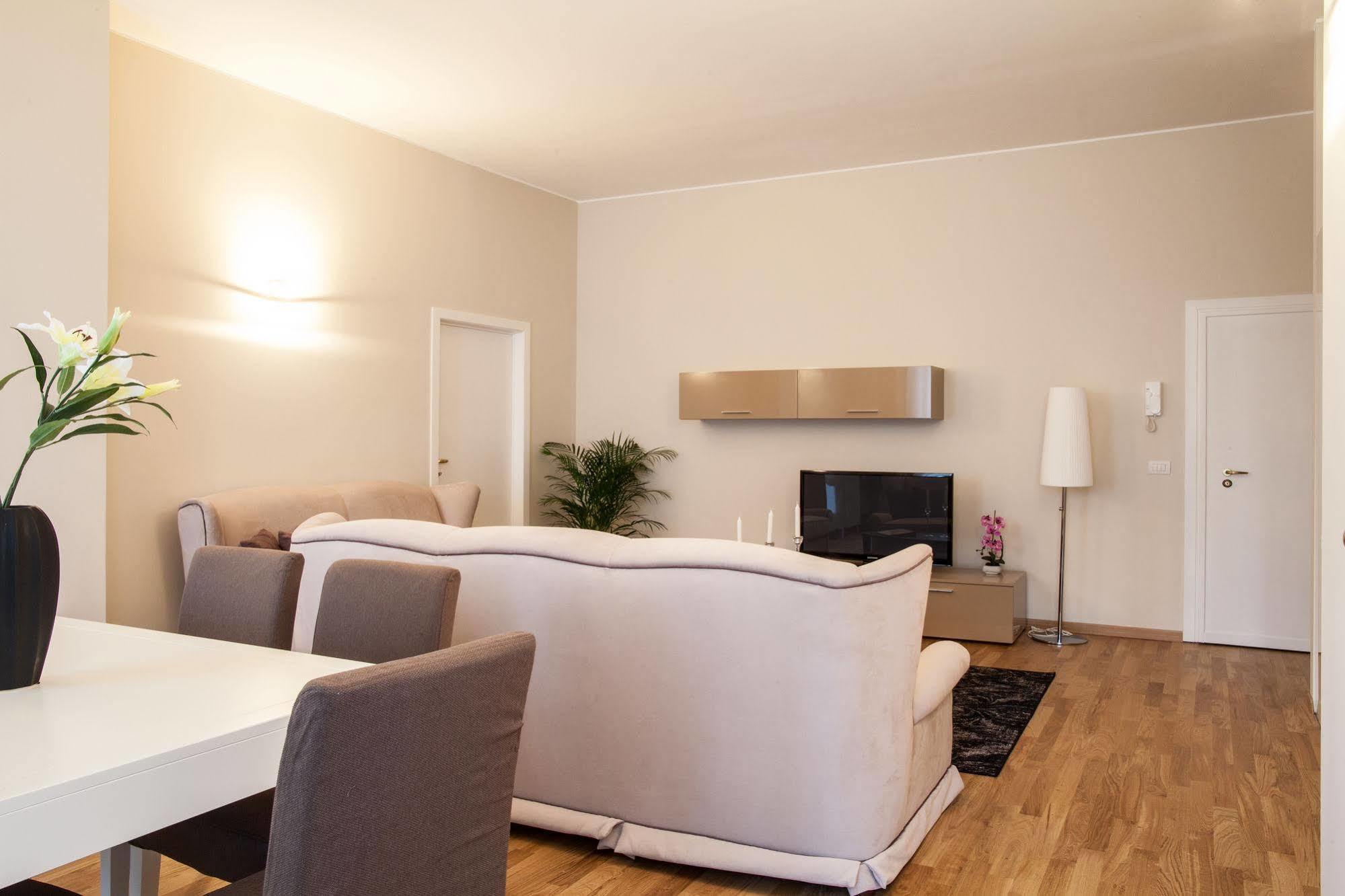 Milan Royal Suites Bagian luar foto