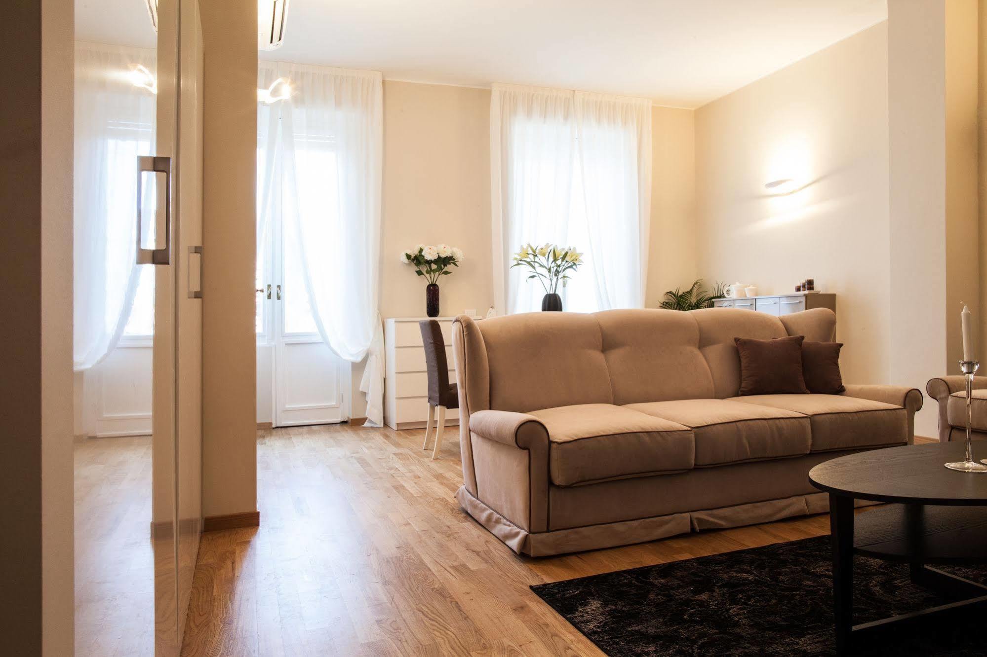 Milan Royal Suites Bagian luar foto