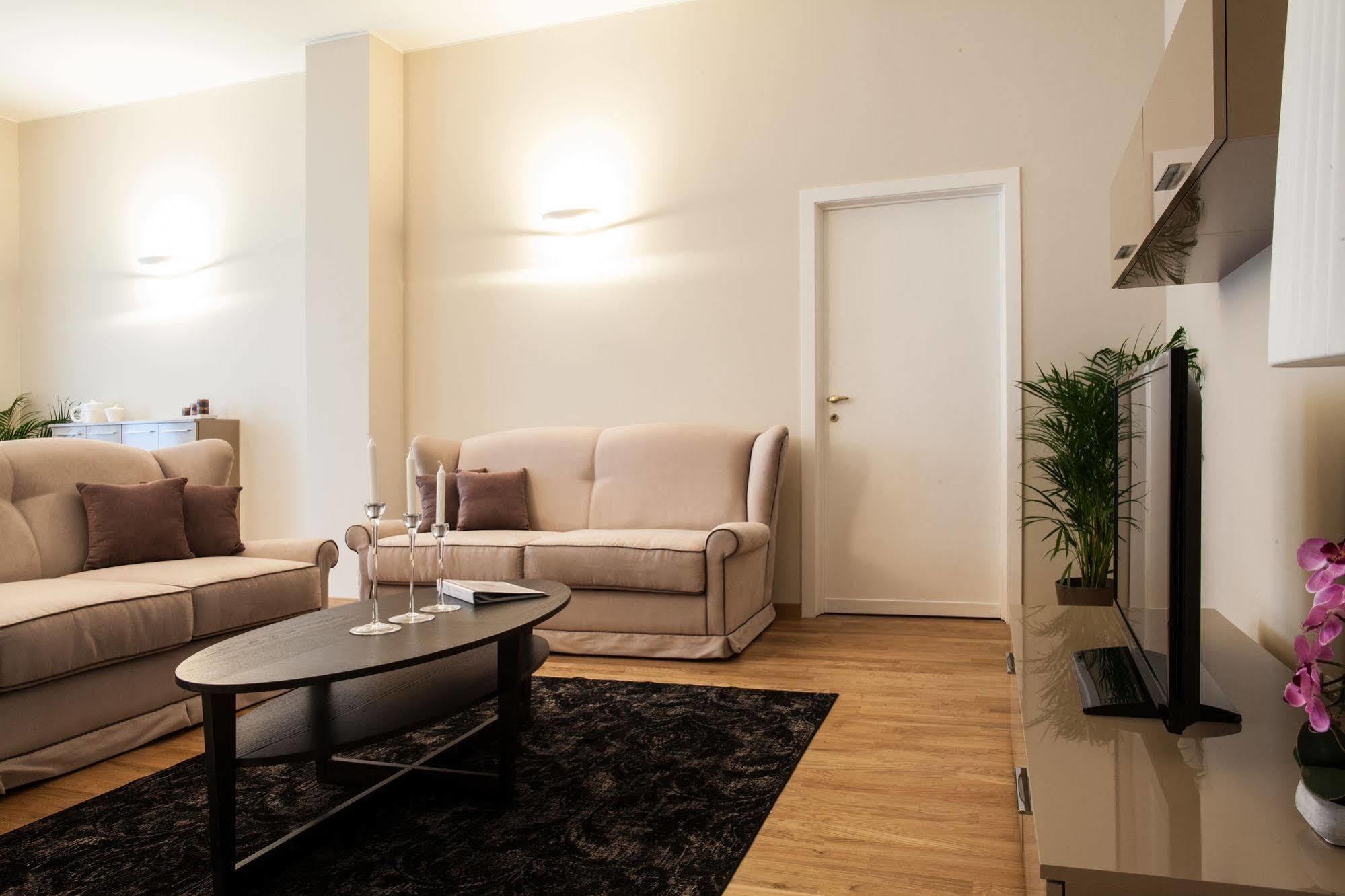 Milan Royal Suites Bagian luar foto