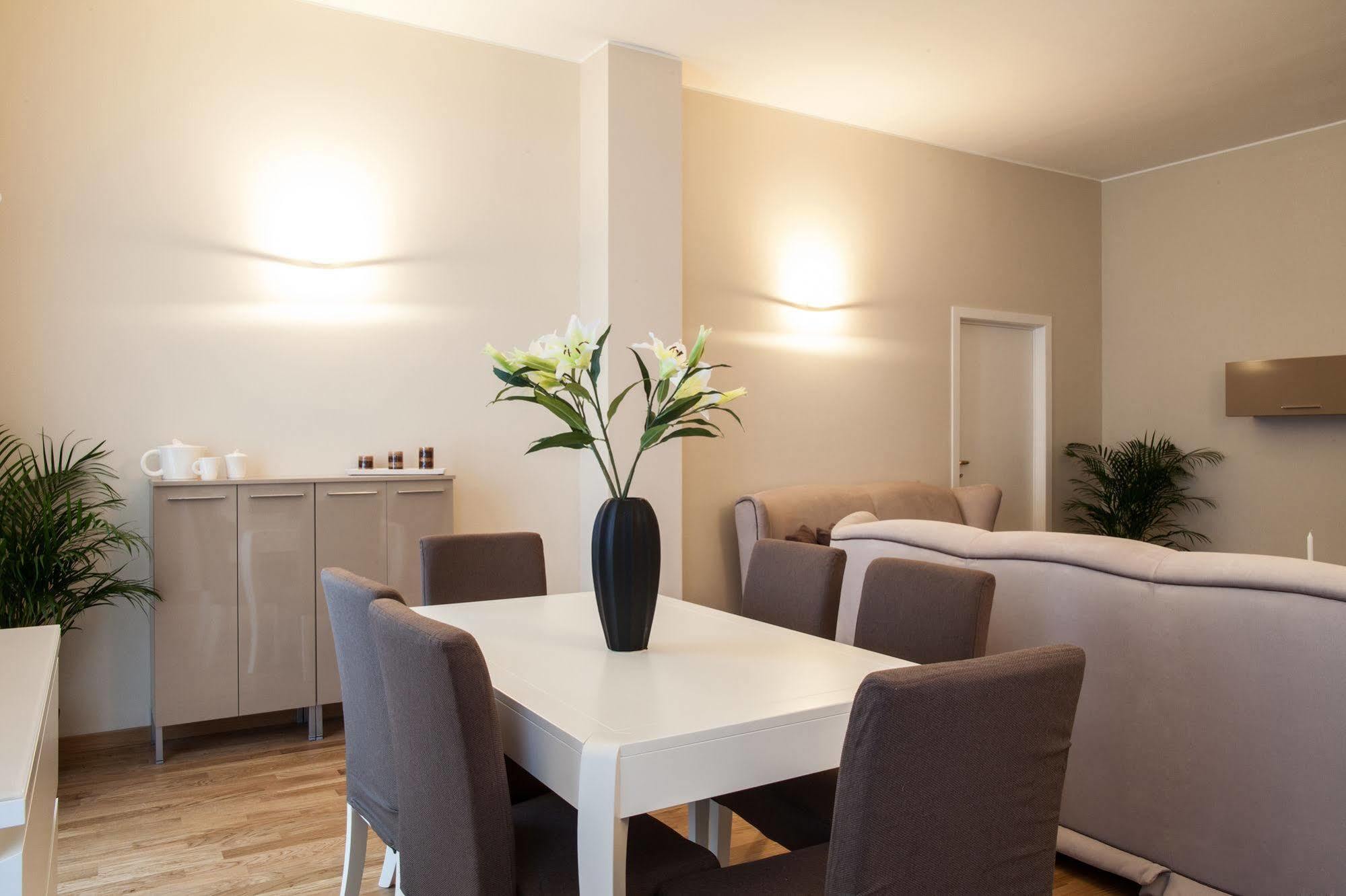 Milan Royal Suites Bagian luar foto
