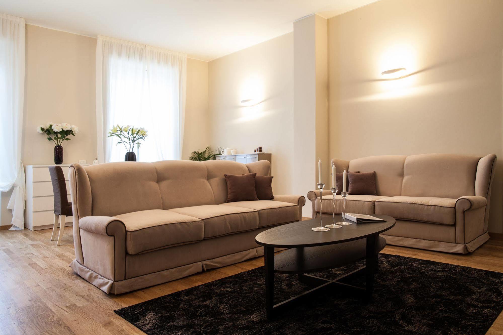 Milan Royal Suites Bagian luar foto