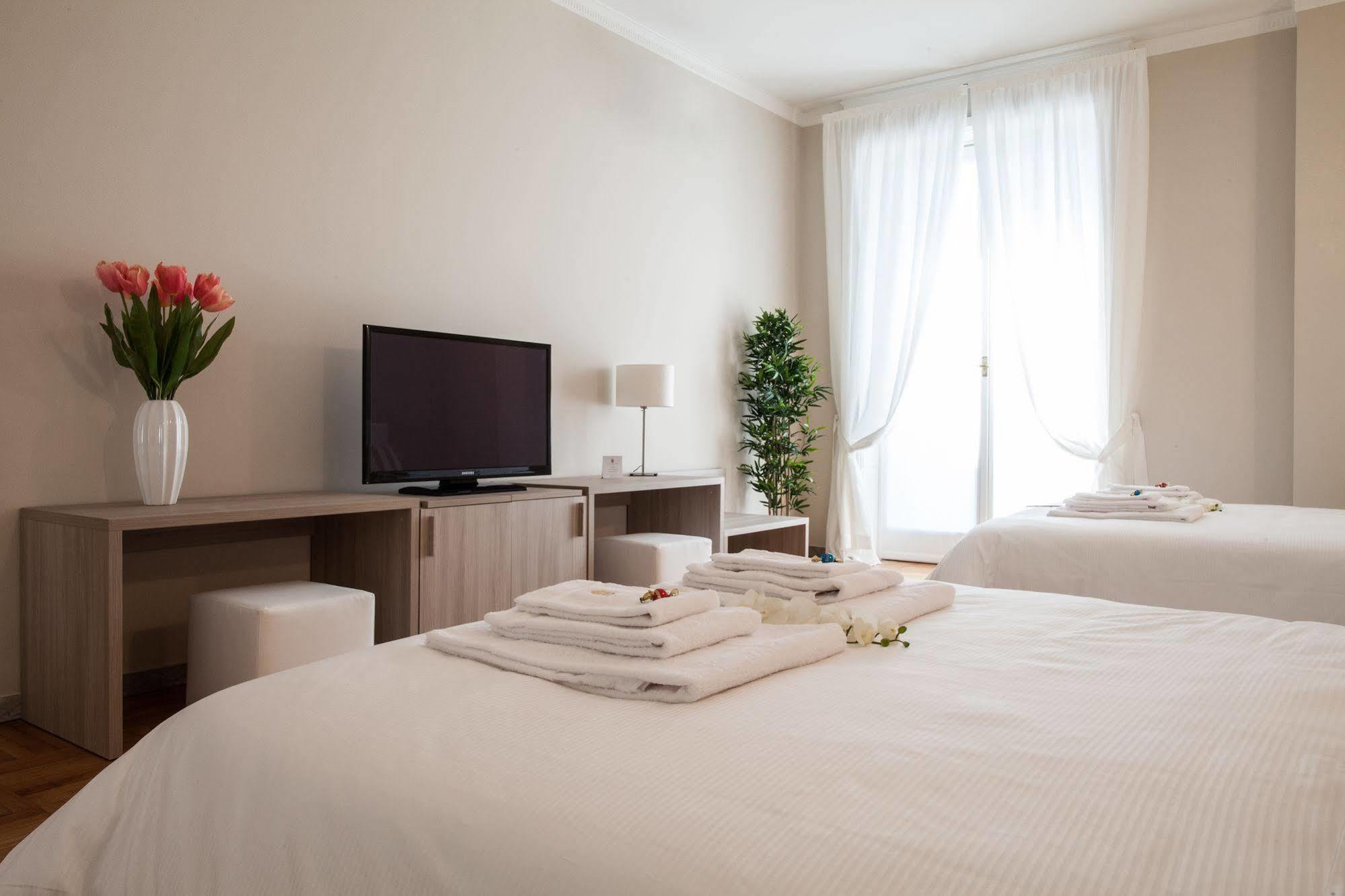 Milan Royal Suites Bagian luar foto