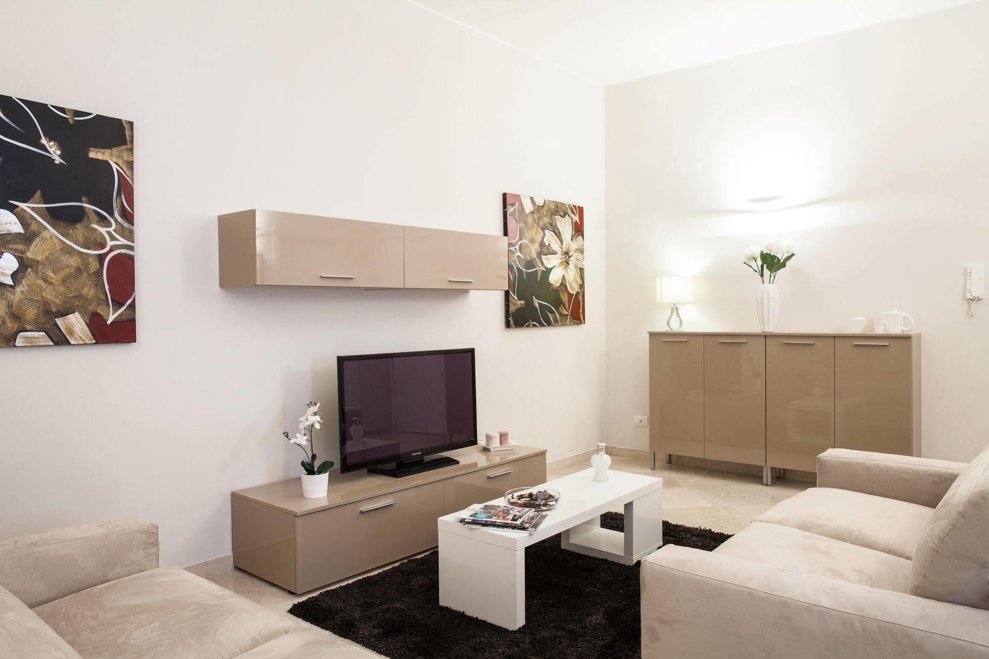 Milan Royal Suites Bagian luar foto