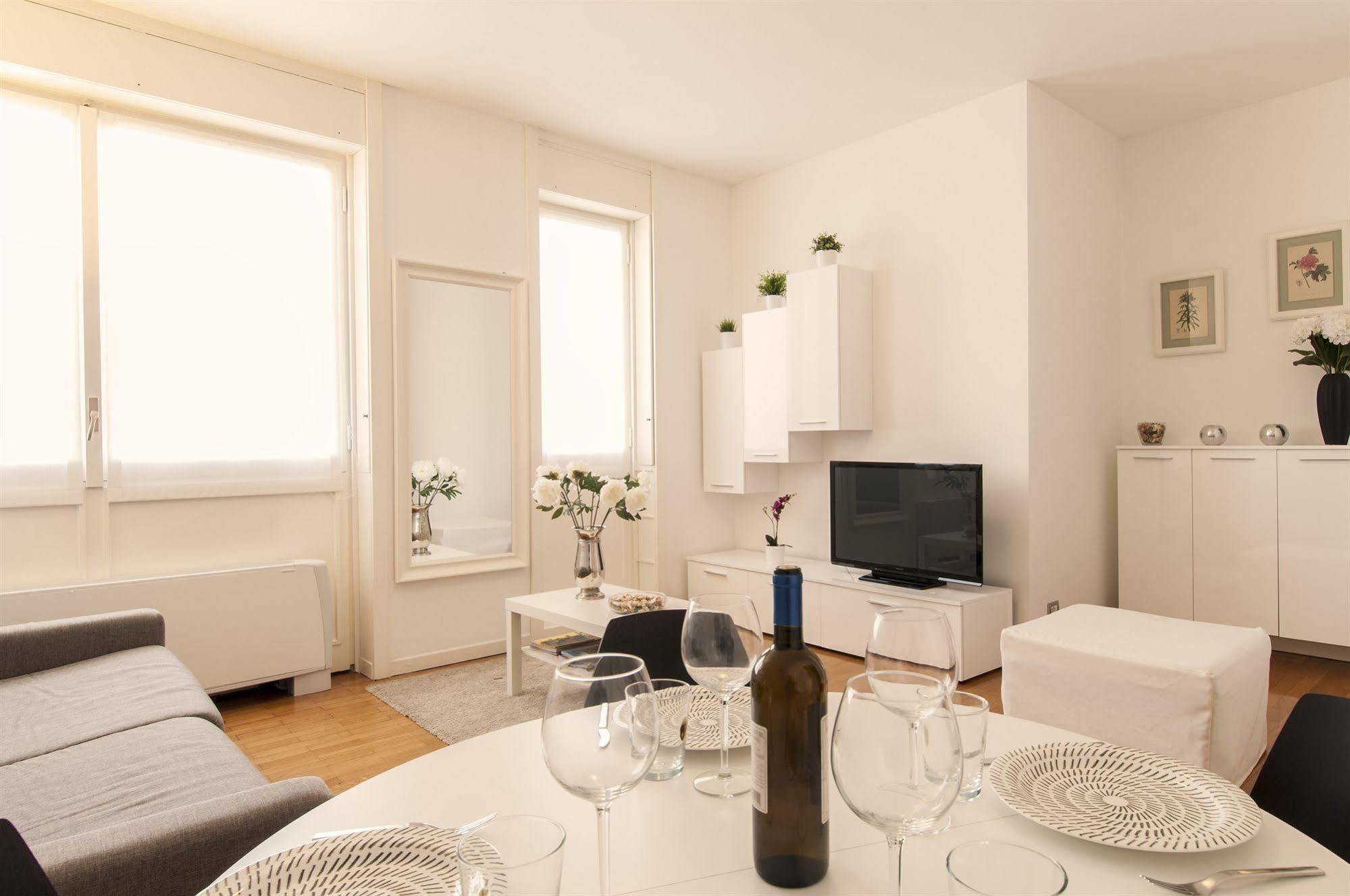 Milan Royal Suites Bagian luar foto
