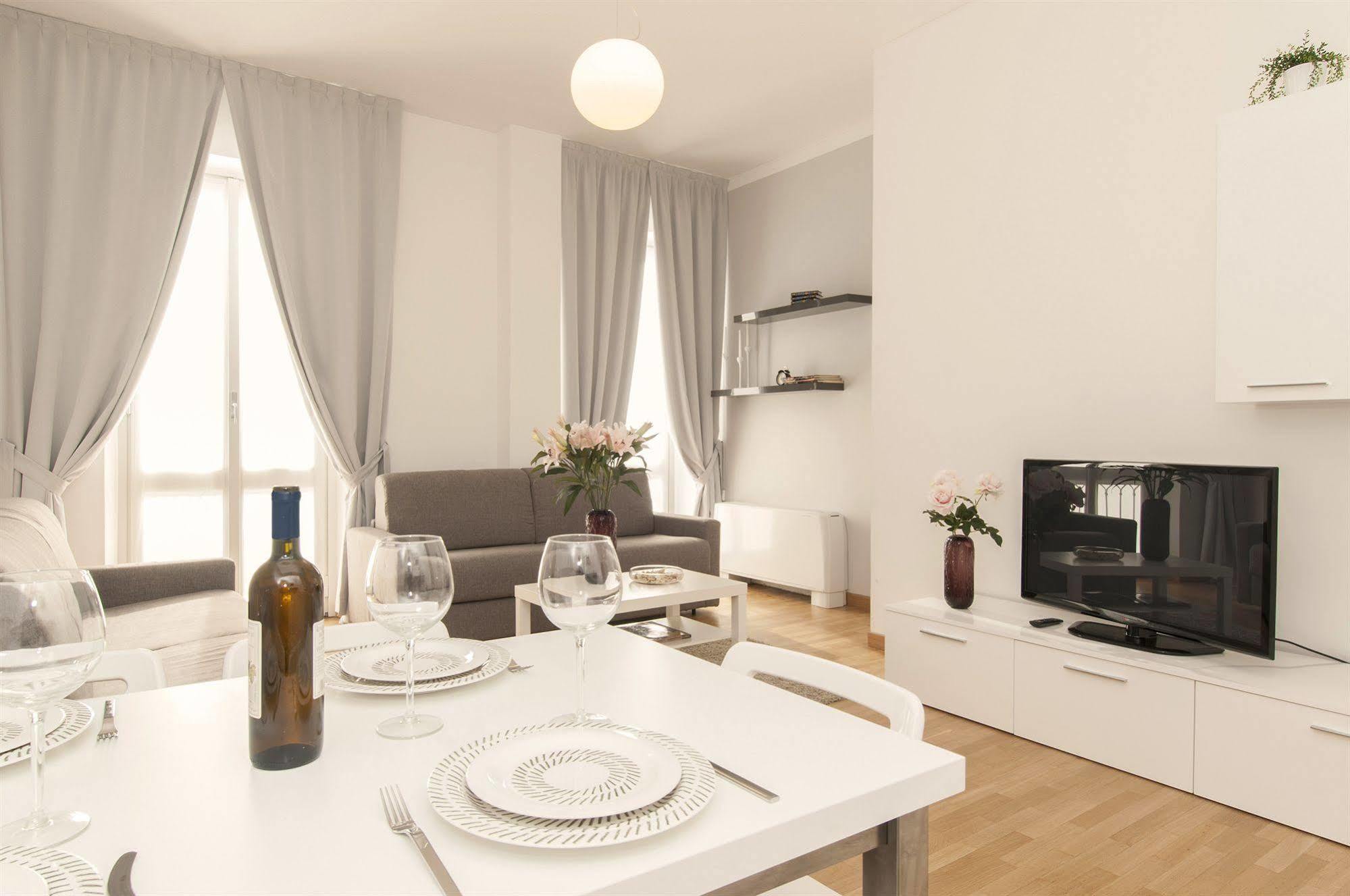Milan Royal Suites Bagian luar foto