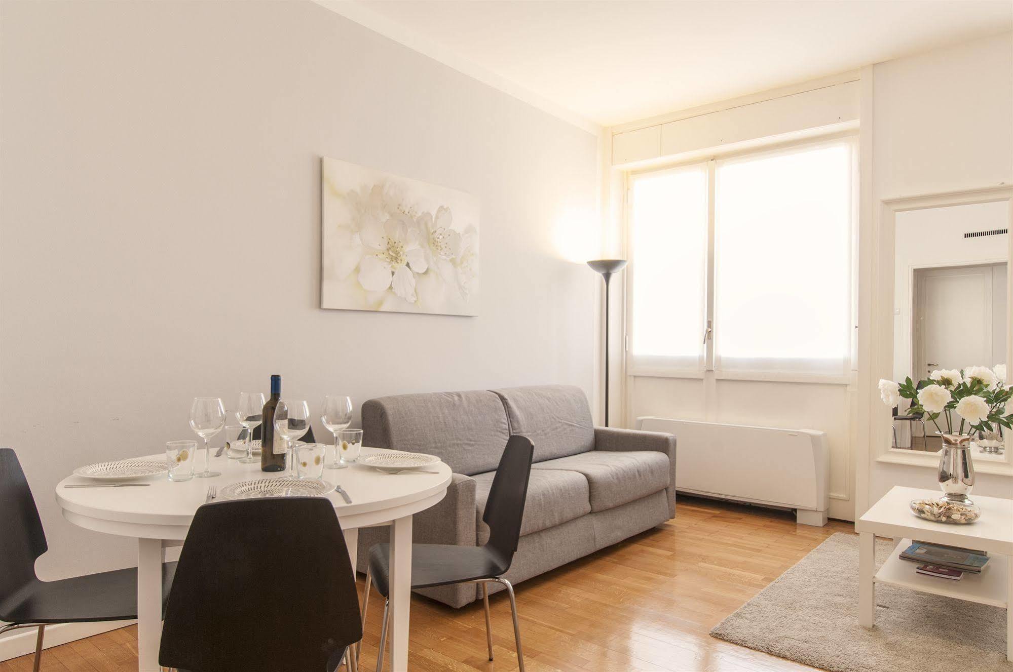 Milan Royal Suites Bagian luar foto
