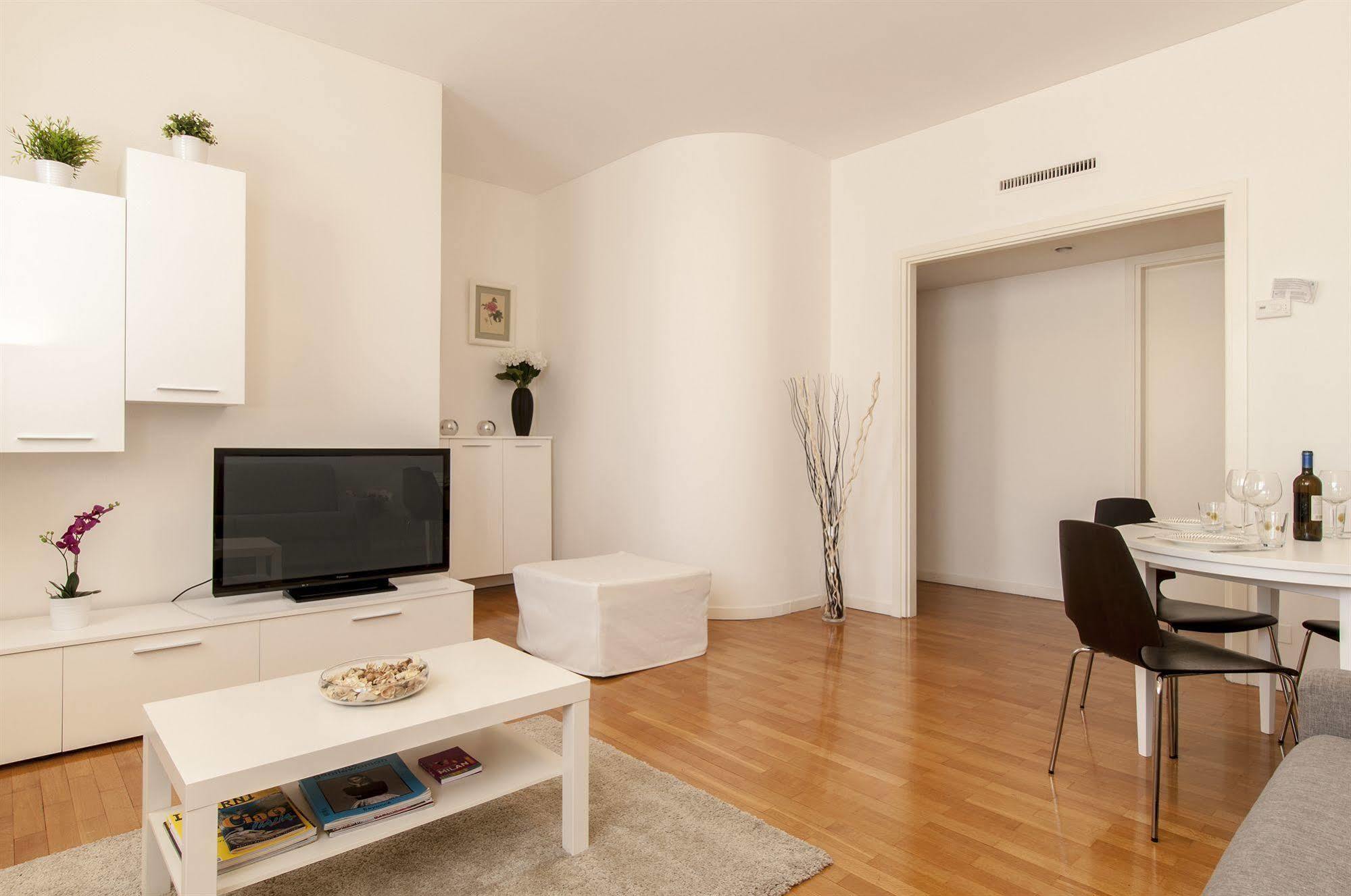 Milan Royal Suites Bagian luar foto