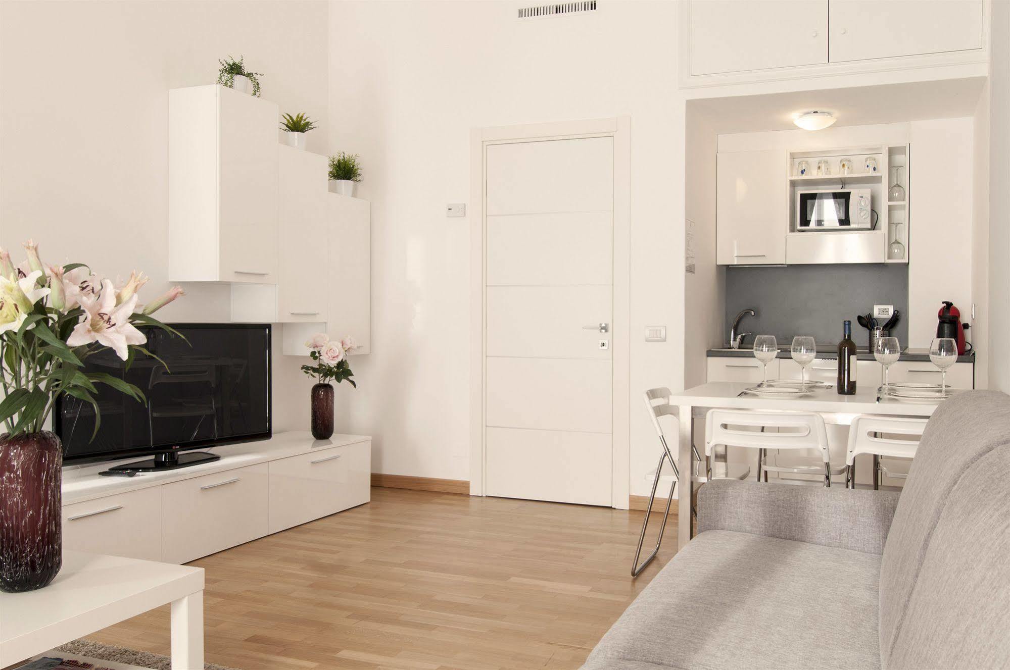 Milan Royal Suites Bagian luar foto