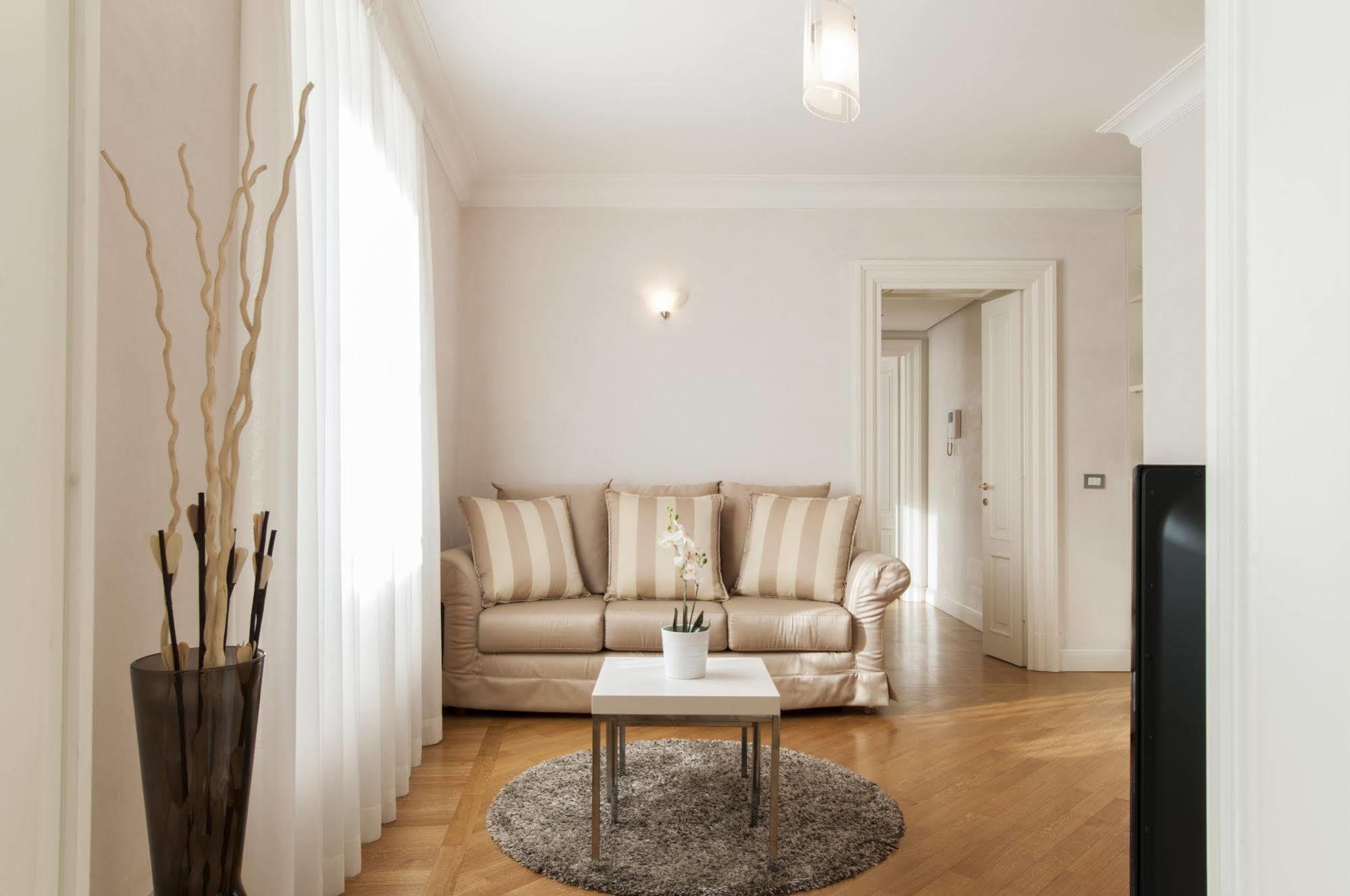 Milan Royal Suites Bagian luar foto