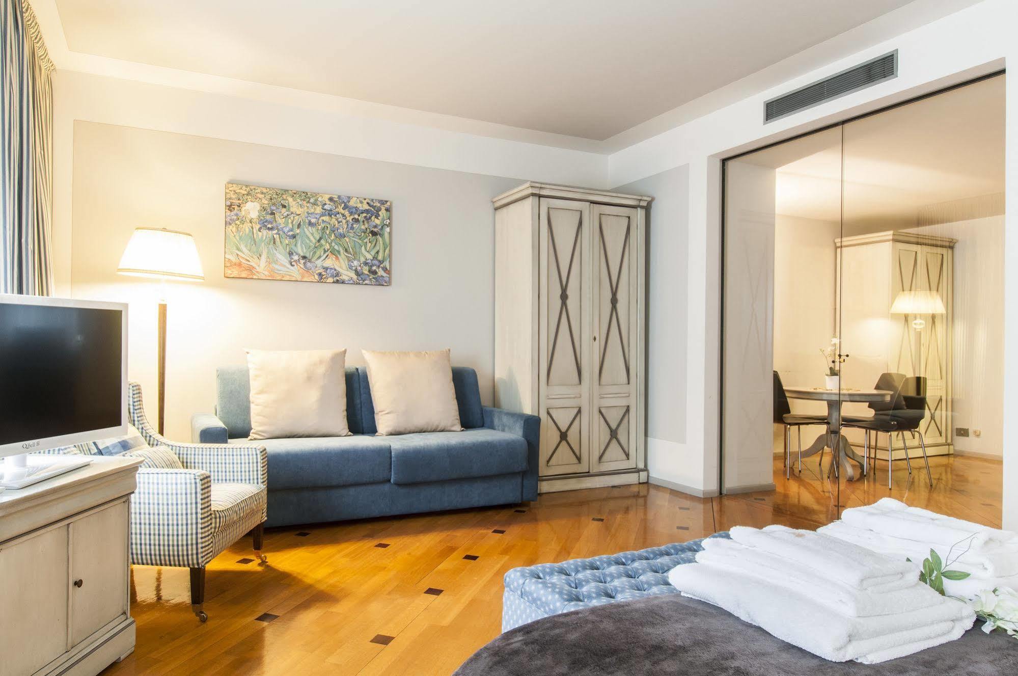Milan Royal Suites Bagian luar foto
