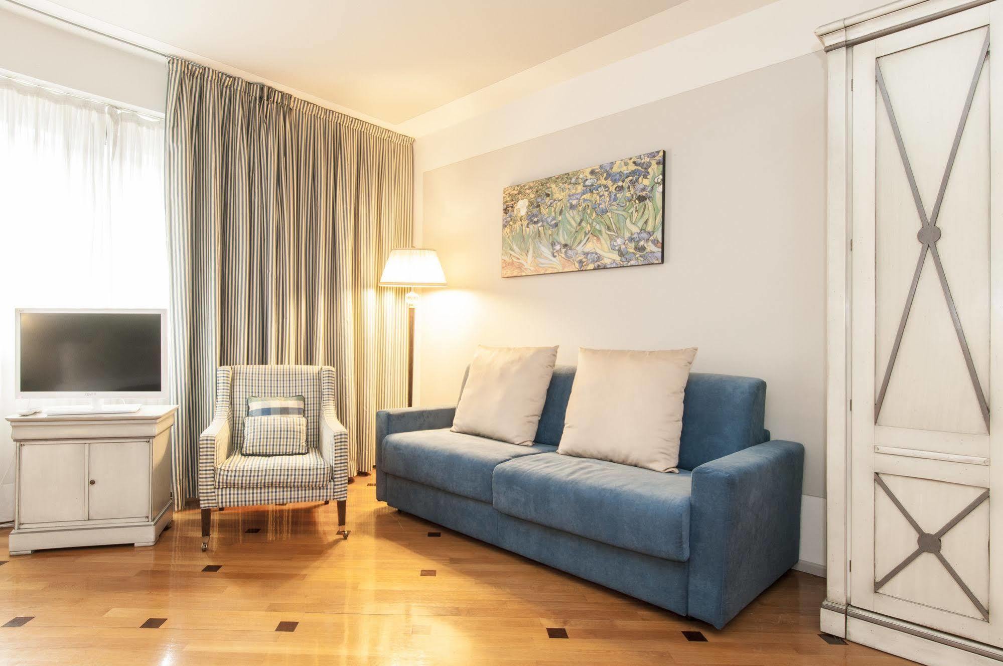 Milan Royal Suites Bagian luar foto