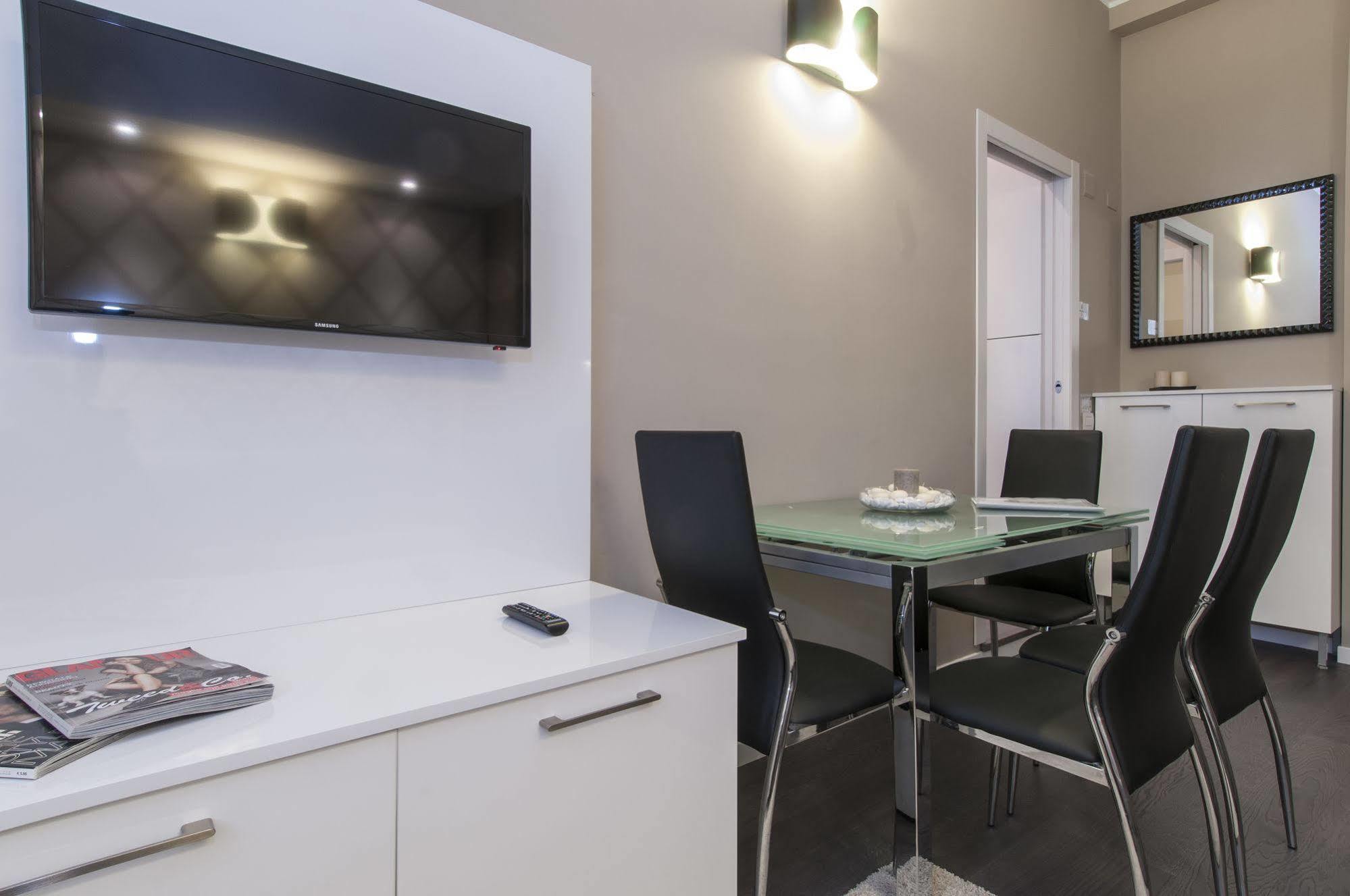 Milan Royal Suites Bagian luar foto